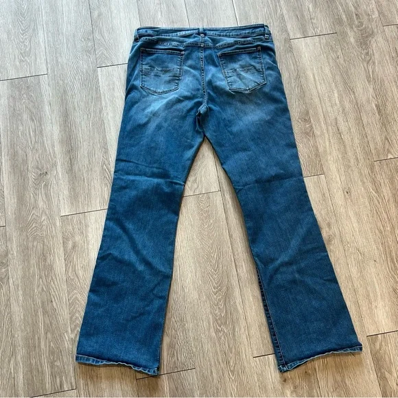 Soho Women's Blue Jeans Curvy Bootcut Size 16 - Picture 2 of 7